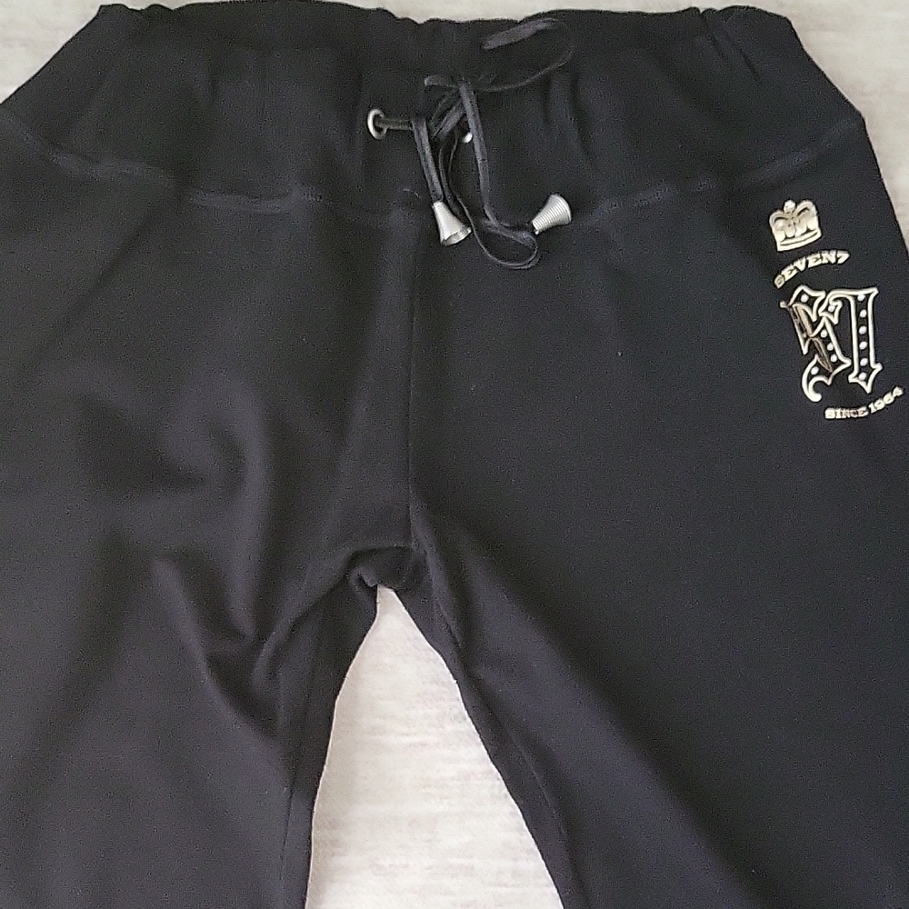Seven7 Black Outfit with Gold Crests - Picture 5 of 7